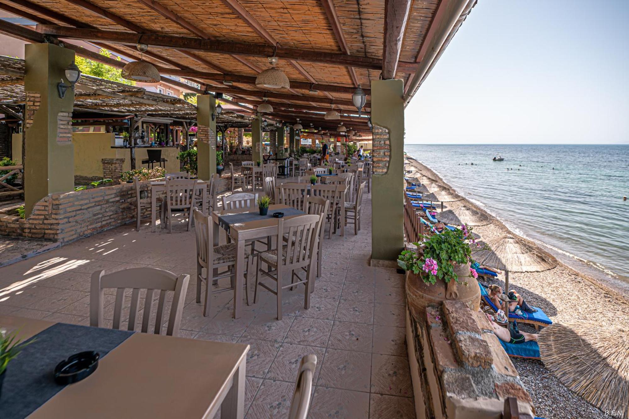 Castella Beach Alissos Ngoại thất bức ảnh