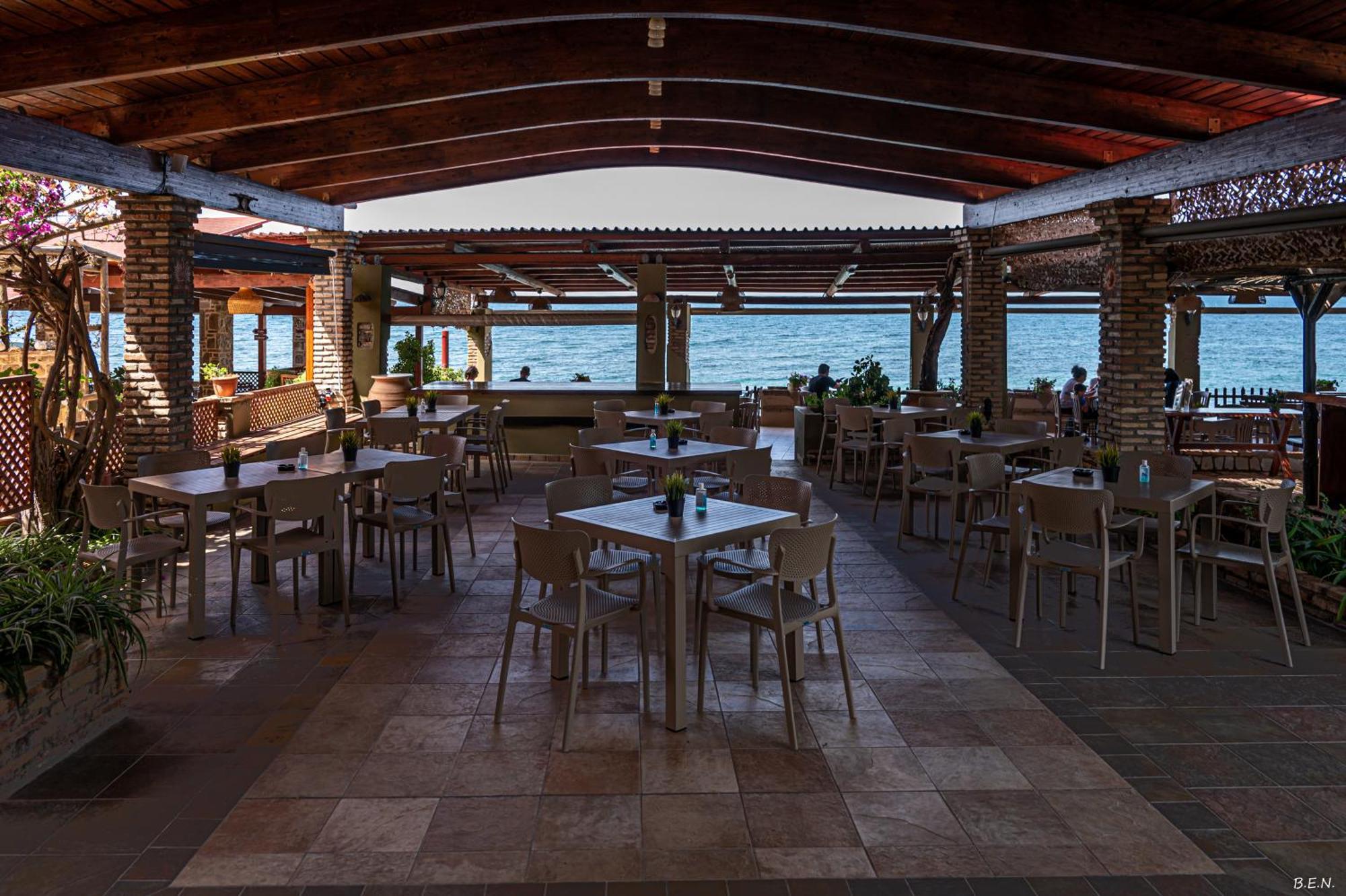 Castella Beach Alissos Ngoại thất bức ảnh