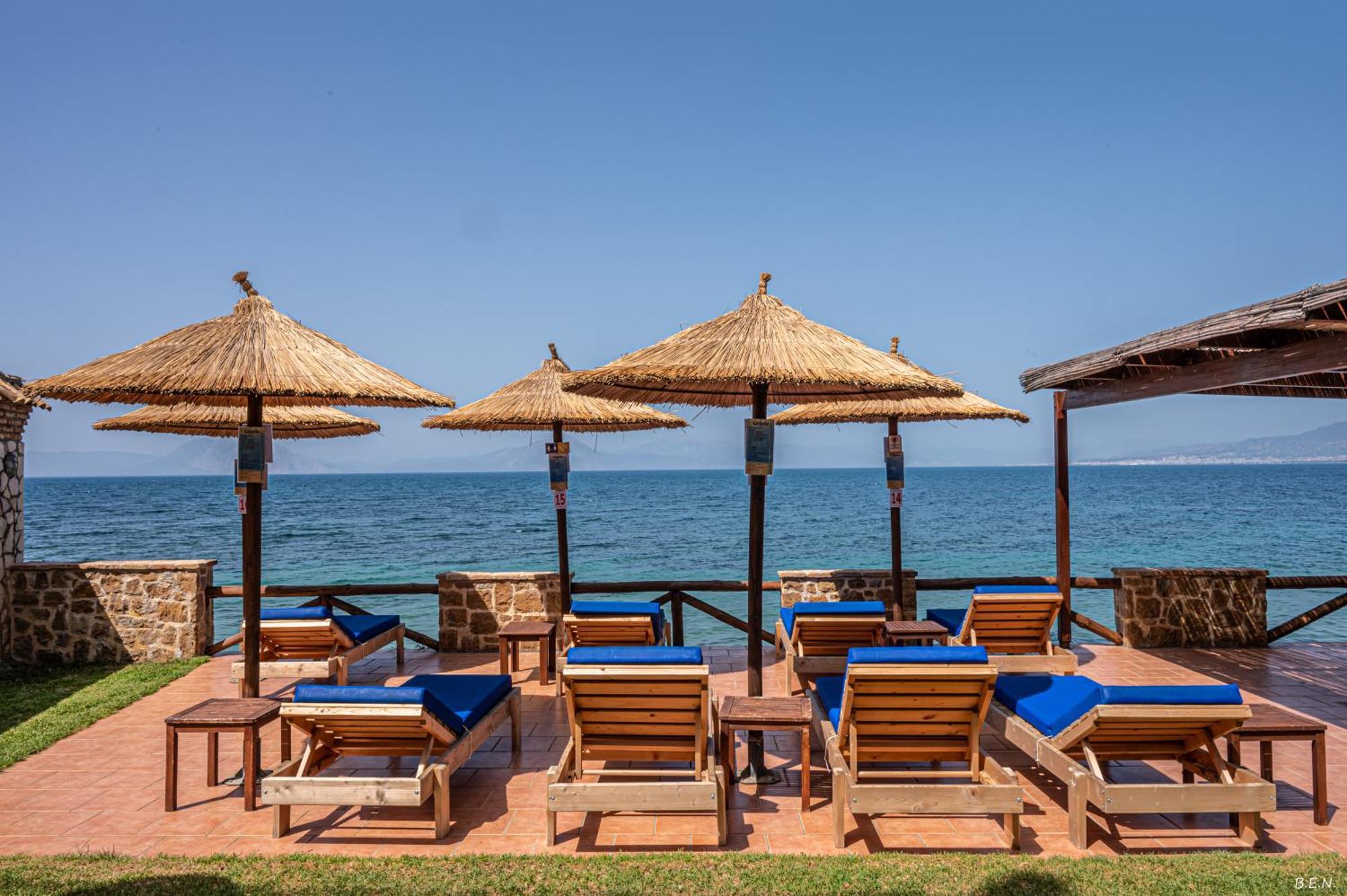 Castella Beach Alissos Ngoại thất bức ảnh